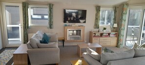 Living area (2)
