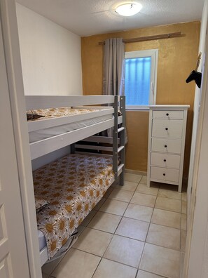 1st floor bedroom with bunk-beds. Interconnecting with other bedroom.