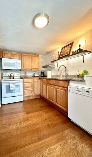 Kitchen: Refrigerator, Dishwasher, Microwave, Oven/Stove & many more.