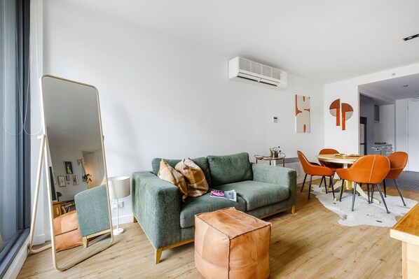 Settle in with a movie on the sofa, while split system air-conditioning and heating ensure year-round comfort. 
