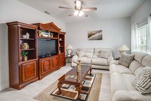 Front Living Area | Smart TV | Single-Story Home