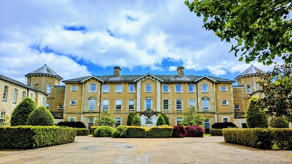 St George's Manor Main Courtyard