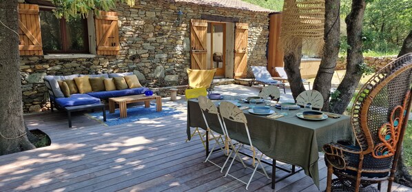 Outdoor dining