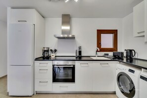 Kitchen (2)