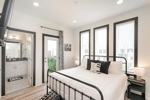 3rd Level: Bedroom 1: King Bed, Ensuite Full Bathroom + Smart TV + Balcony