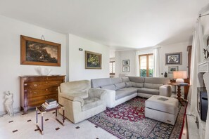 Autumn, Living Room, Spring, Summer