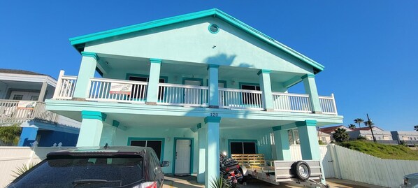 House, City, Balcony, Neighborhood, Hotel
