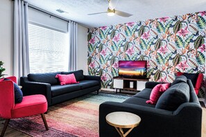 Living Room w/ Smart TV