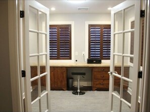 Office area with printer for any working vacationers