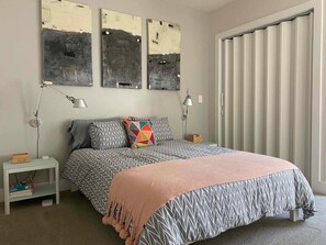 Primary bedroom w/ Queen bed.