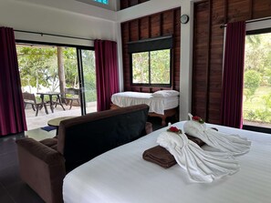 Arthouse sea front king size bedroom 1 with a/c
