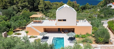 Nine Olives Hvar is specially designed to be an outstanding holiday home.