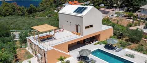 Nine Olives is purpose designed to make the most of exceptional views.