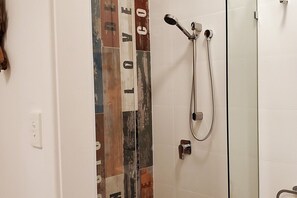 Master bedroom shower ensuite