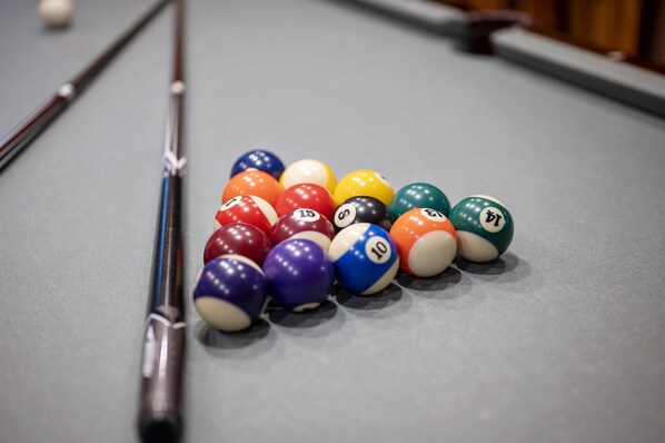 Rack'em up and let the games begin!  Whether serious about your pool skills or making up your own rules, the billiards table in Panorama Cabin's roomy loft is a guaranteed good time.