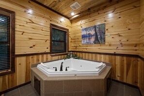 After a long day of fun and adventure spent around Broken Bow, a good soak in the jetted bathtub in the primary bathroom is just the ticket.