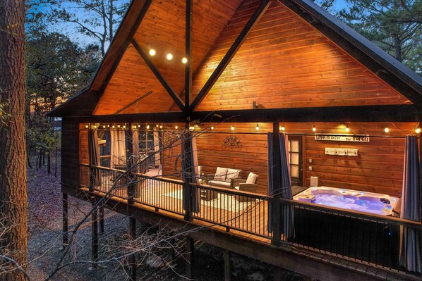 Private Hot Tub, fireplace, Porch Swing Bed, and plenty of seating in the back deck
