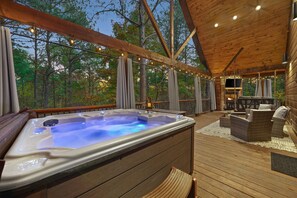 Private Hot Tub on the back deck