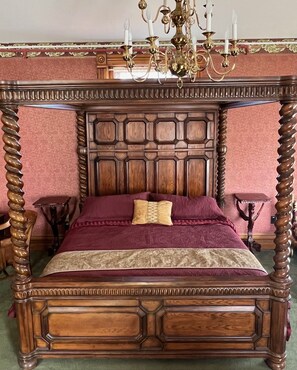 King bedroom with connected double-twin bedroom and en suite full bathroom.