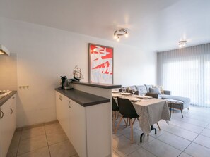Meubles, Bâtiment, Table, Bois, Cabinetry, Chaise, Design Intérieur, Sol, Sol, Cuisine