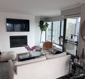 Living room
