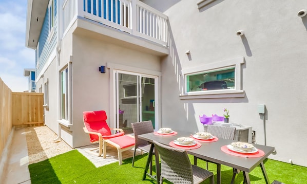 Enjoy outdoor gatherings in this fenced backyard-- pets are welcome for free
