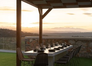 Outdoor settings, ideal for relaxed al fresco dining.  
