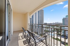 Balcony with Cityview
