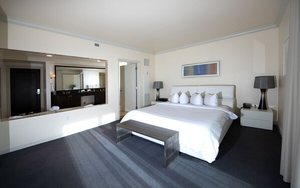 Unit with 1 King size bed