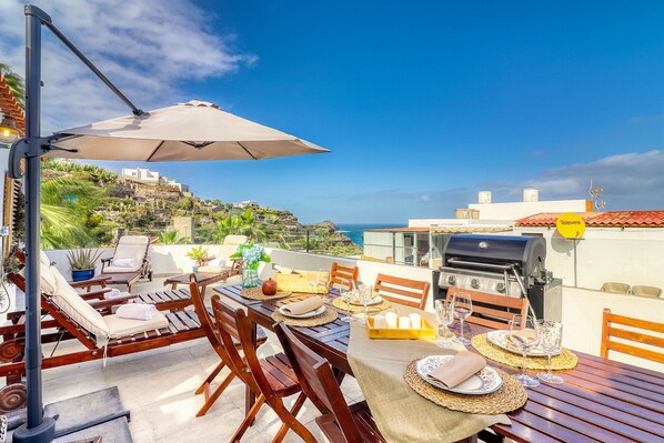 Terrace, w/outside furniture & BBQ & ocean view