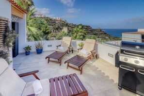 Terrace w/ocean view & outside furniture & BBQ