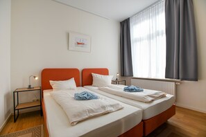 Schlafzimmer mit Boxspringbett