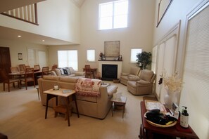 Living Room/Dining Room Area