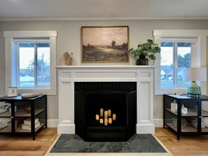 Fireplace mantle