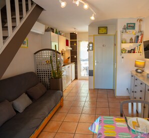Air-conditioned living room opening onto the kitchen