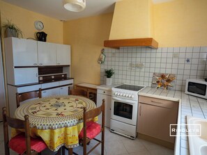 Fully equipped kitchen overlooking the garden