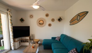 Lounge with TV, dining room and kitchen.
