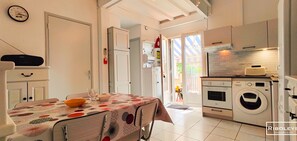 Fitted kitchen opening onto dining room