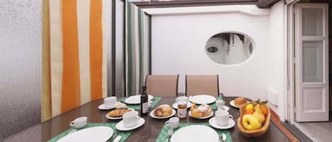 Outdoor dining