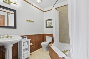 Bathroom with Jetted Jacuzzi Bath