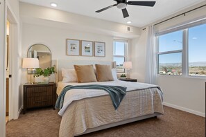 King Bedroom / Attached Bathroom