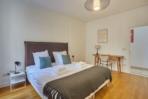 Chambre 3 AVEC BUREAU
