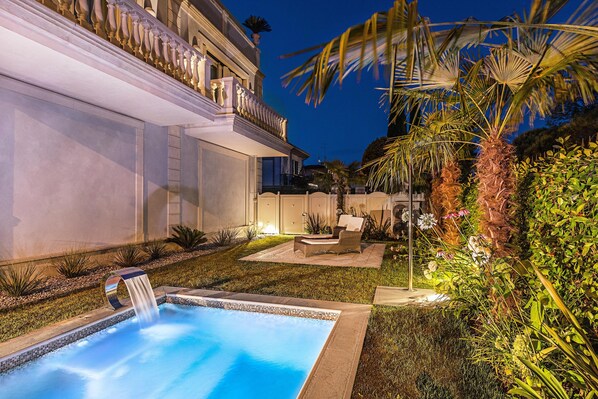 Private pool