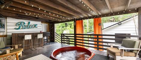 Outdoor spa tub