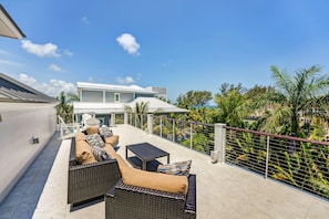 Rooftop deck with 360 degree of breathtaking views of the Gulf and intracoastal