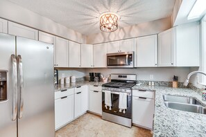 Kitchen | Keyless Entry | Steps to Downtown