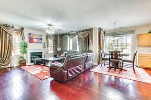 Interior | Open Floor Plan | Free WiFi