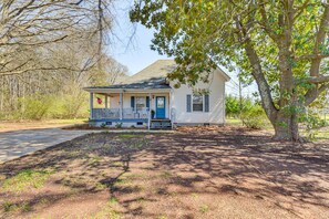 Home Exterior | Keyless Entry | Outdoor Fire Pit