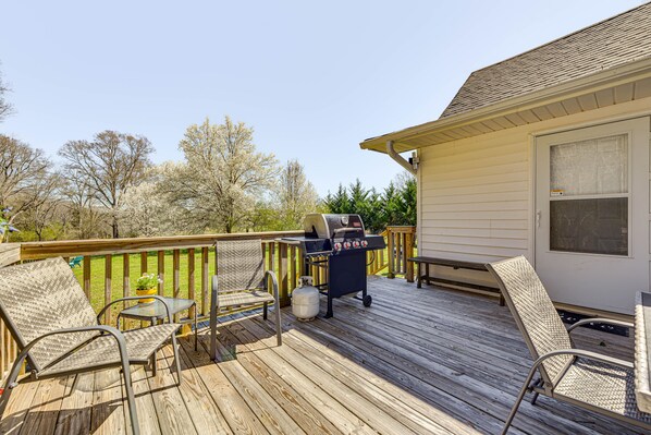 Fort Lawn Vacation Rental | 2BR | 2BA | 1,500 Sq Ft | 5 Steps Required