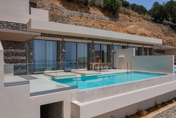Pyrgos Exquisite villa 3 ,private pool